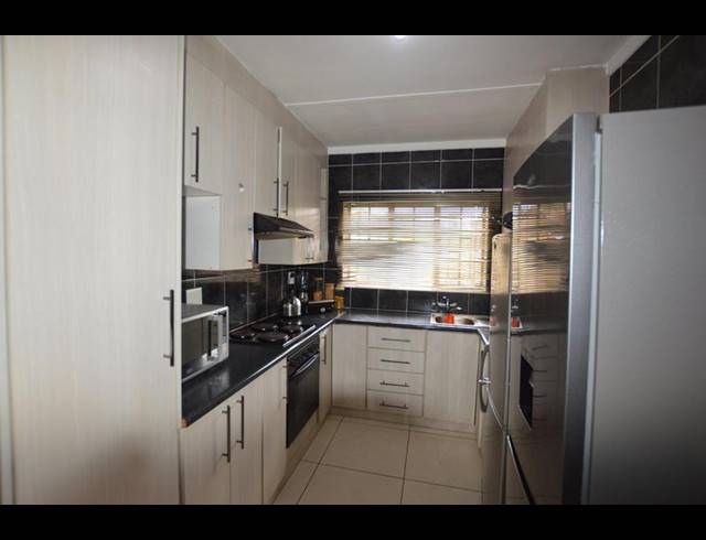 3 BEDROOM HOUSE FOR SALE IN VANDERBIJLPARK CE 2..